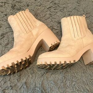 Size 6 dress shoes (only been worn once)